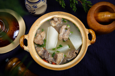 滋补养生煲汤排骨萝卜汤