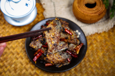 香辣美味的油炸带鱼