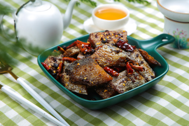 美味家常菜香辣油炸带鱼