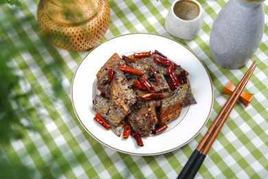 香辣美味的油炸带鱼