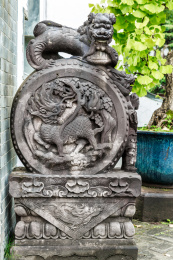 中国安徽歙县棠樾鲍家花园狮子麒麟抱鼓石