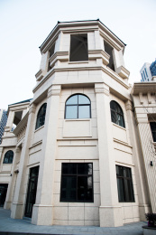 仿欧式风格建筑外立面局部特写