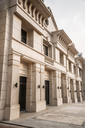 仿欧式风格建筑外立面局部特写