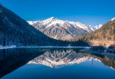 中国四川阿坝黑水县达古冰川美丽雪景