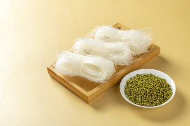 绿豆粉丝粉条特写黄色莫兰迪色系背景