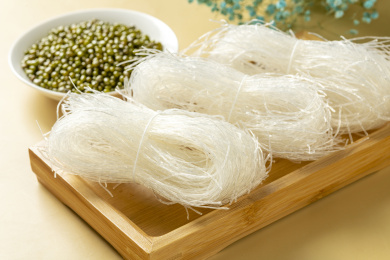 绿豆粉丝粉条特写黄色莫兰迪色系背景