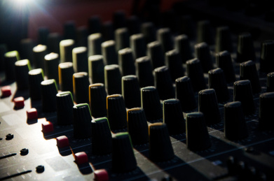 电子调音台的控制面板局部