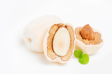 切开的巴旦木夹心奶枣