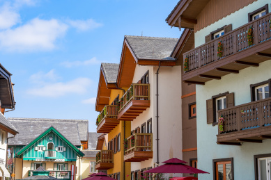 欧洲小镇多彩的建筑街区和街道