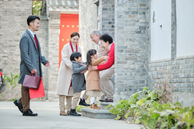 东方人像回家过年