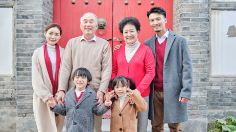 东方人像春节全家福