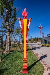 中国云南省楚雄市街道路灯装饰建筑