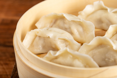 冬天冬至过年包饺子吃饺子