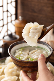 冬天冬至过年包饺子吃饺子