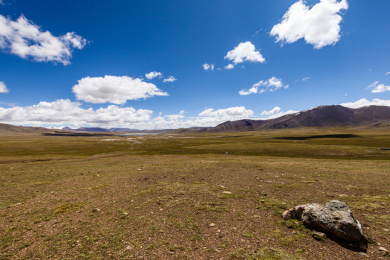 中国青藏公路唐古拉山脉风光