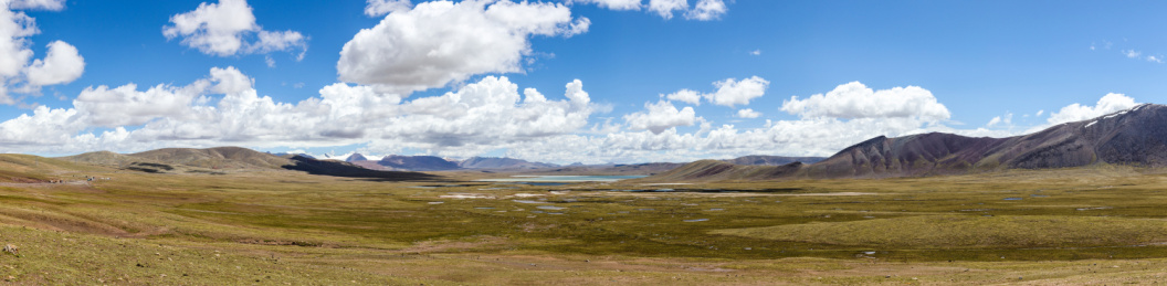 中国青藏公路唐古拉山脉风光