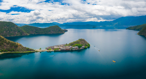 中国云南丽江泸沽湖里格半岛的美景自然风光