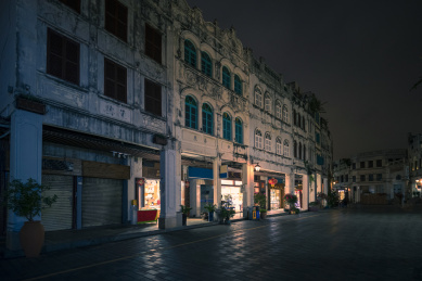 中国海南省骑楼老街建筑夜景