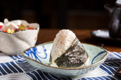 一个紫菜饭团