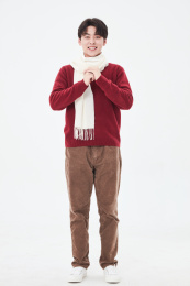 影棚拍摄春节年轻人