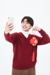 影棚拍摄春节年轻人