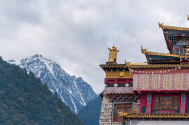 云南省滇藏线丙中洛普化寺及嘎瓦嘎普雪山风