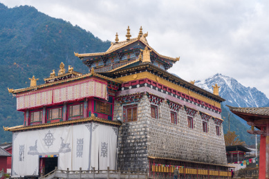 云南省滇藏线丙中洛普化寺及嘎瓦嘎普雪山风