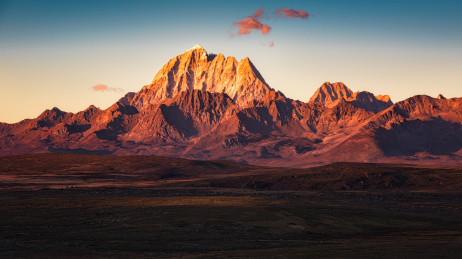 中国四川省甘孜州康定市雅拉雪山