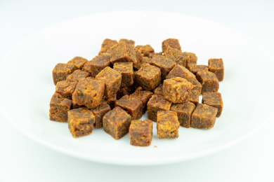 方块状的牛肉干颗粒