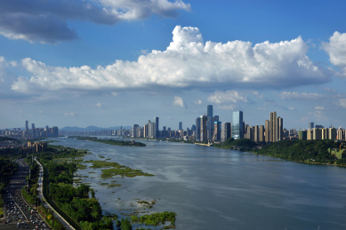 中国湖南长沙湘江城市建筑风光