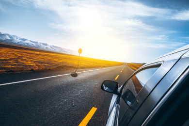 中国新疆风景区公路行驶