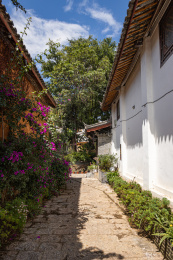 中国丽江古城清幽的巷子