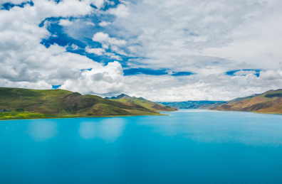 中国西藏山南浪卡子县羊卓雍错自然风景航拍