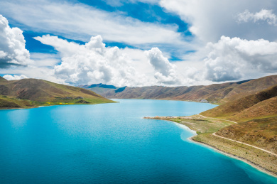 中国西藏山南浪卡子县羊卓雍错自然风景航拍