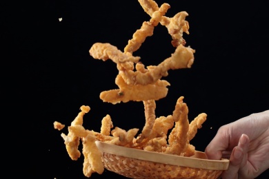 盘子上的重庆火锅菜品