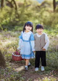 6岁的姐姐和4岁弟弟的相伴时光