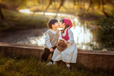 6岁的姐姐和4岁弟弟的相伴时光