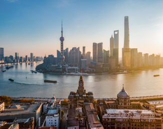 航拍上海外滩万国博览建筑群与陆家嘴四件套