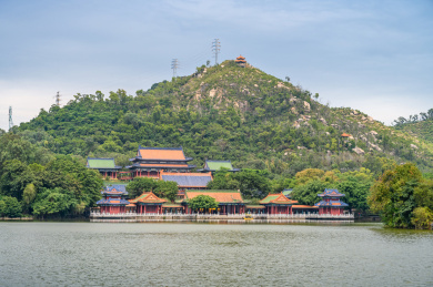 中国珠海圆明新园湖泊建筑