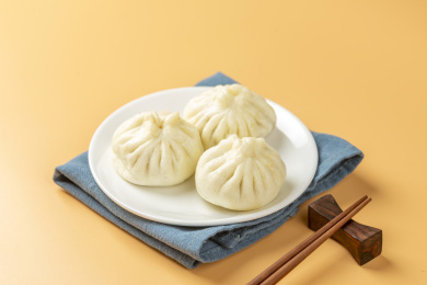 中国传统面食包子特写黄色莫兰迪色系背景