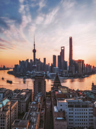 航拍上海万国博览建筑群与浦东新区陆家嘴四