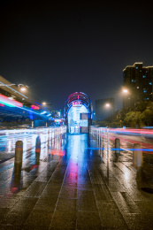 中国江苏盐城盐都区BRT城市快速公共交通站夜景