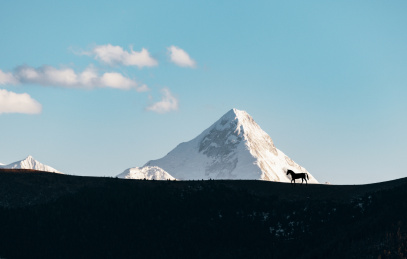 四川省甘孜藏族自治州康定市看贡嘎雪山