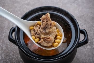 广东老火靓汤黄豆猪骨汤