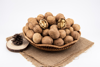 中国新疆薄皮核桃