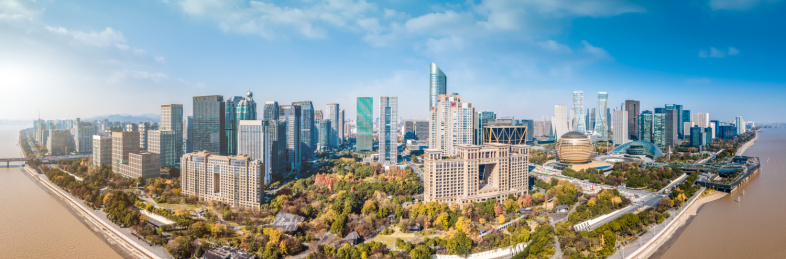 中国浙江杭州城市建筑景观天际线航拍图