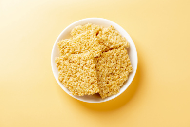 锅巴特写黄色莫兰迪色系背景