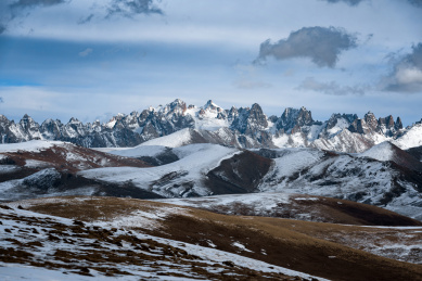 中国青海省果洛州久治县年保玉则雪山风光