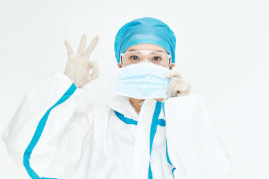 示范口罩佩戴重要性及正确性的防护医疗人员