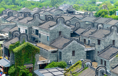 鸟瞰广州岭南印象园建筑群古村落。